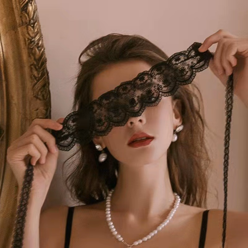 Black lace eye mask
