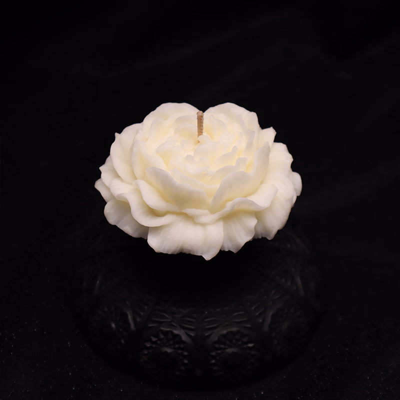 White Low Temperature Candle
