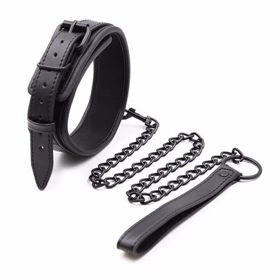 All-black collar/necklace with lock