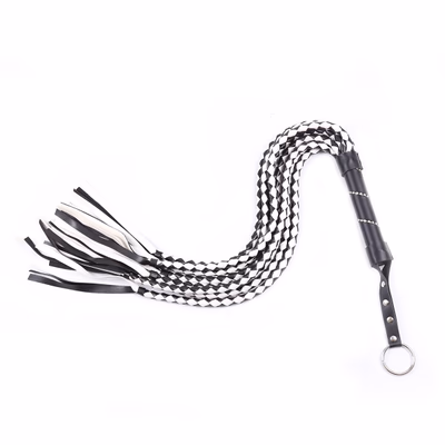 8-strand leather handle with rhinestones and iron ring, black and white whip
