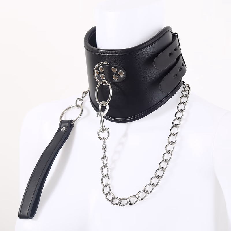 Double-locking buckle with traction chain